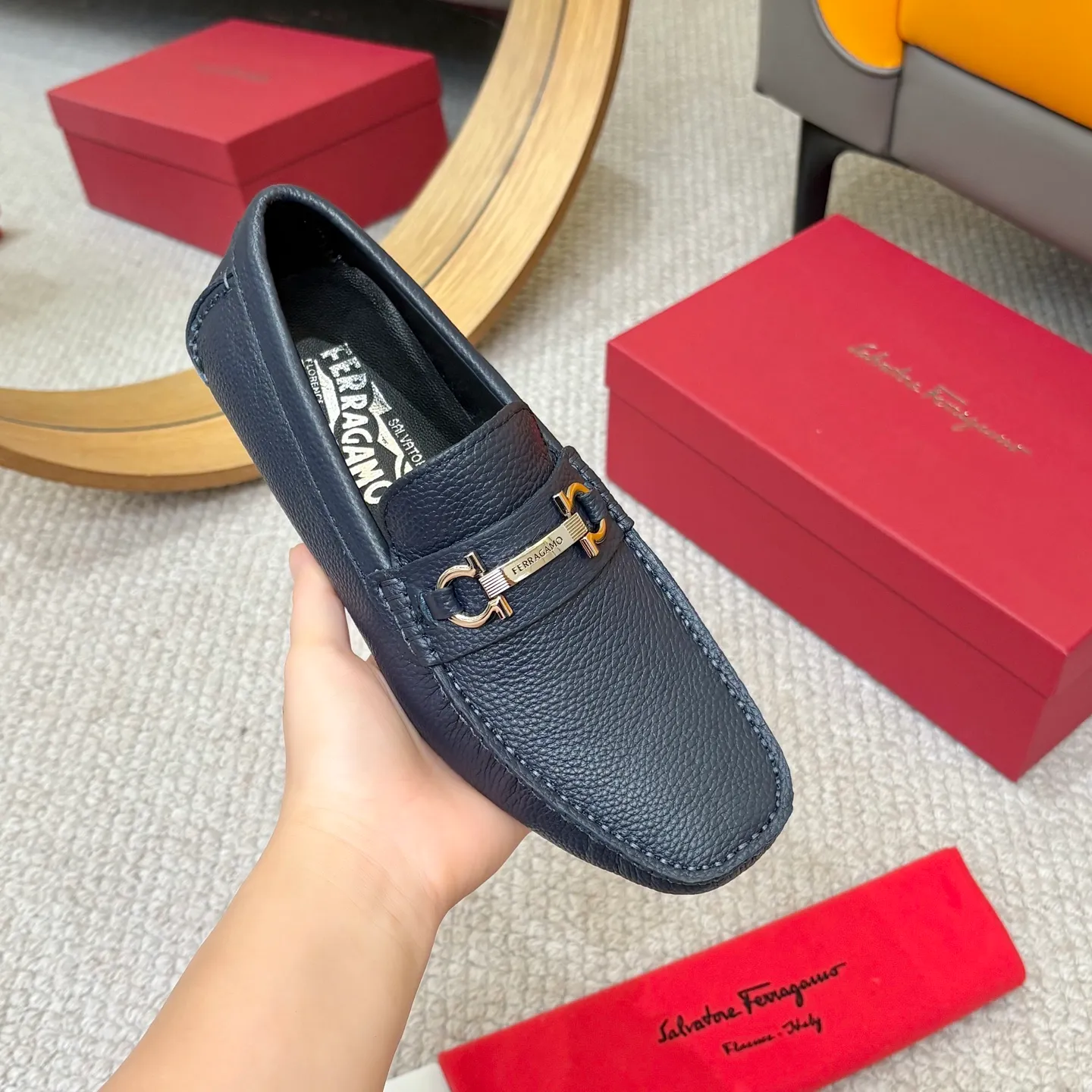 Men's men's shoes 💰420 (Yangli) Ferragamo 〰Ferragamo 2⃣️0⃣️2⃣️5️⃣ New series 👊🏻 Upper 🇮🇹 Italian imported calfskin, original outsole molding. Water-dyed sheepskin lining. The identity of every successful man is set off, and the upper and lower shoes are elegant and stable🚶🏻🚶🏻The high-end custom counter original replica is an eternal classic🔍️Number of codes: 38-46 with counter packaging